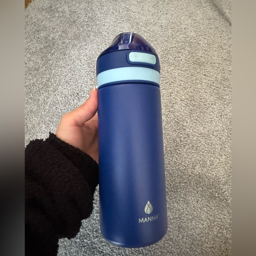 Manna 18oz bottle - brand new - darker blue color